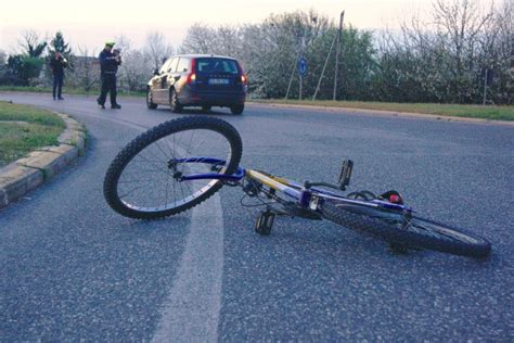 Russi Ciclista Travolto Da Un Auto E In Gravi Condizioni Setteserequi