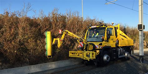 World Premiere For Road Rail Unimog U With Mm Track Width