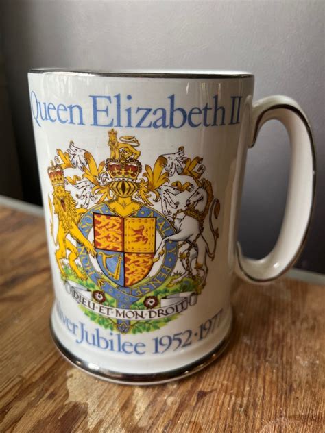 Queen Elizabeth Ii Silver Jubilee Mug Hobbies Toys Memorabilia