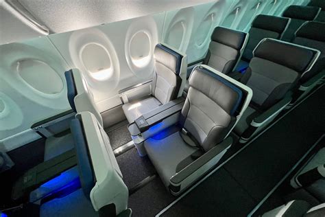 Inside Breeze Airways’ swanky Airbus A220 with 36 first-class recliners ...