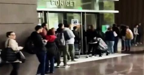 Trabajadores Del Conicet Fueron Informados En La Puerta Del Organismo