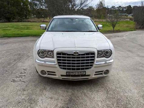 2010 Chrysler 300c 57 Hemi V8 5 Sp Automatic 4d Sedan Cars Vans