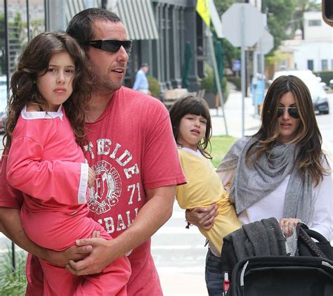 Sint Tico Foto Qui N Es La Esposa De Adam Sandler Lleno