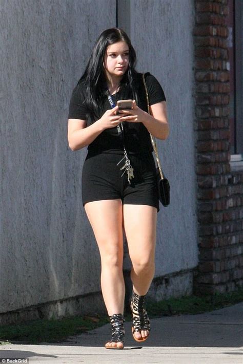 Ariel Winter Shows Her Curvaceous Body As She Runs Errands Daily Mail