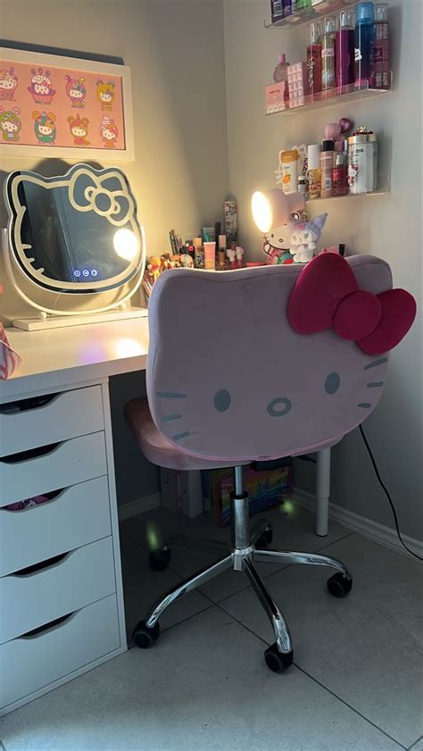 hello kitty chair and vanity | Hello kitty room decor, Hello kitty ...