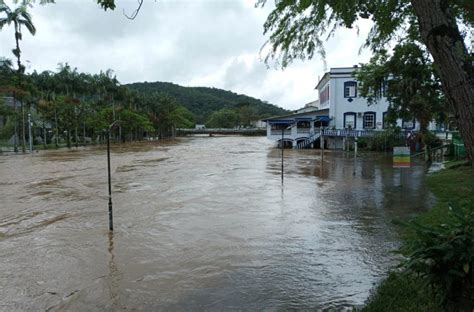 Chuvas Afetam Mil Pessoas No Litoral E Rmc