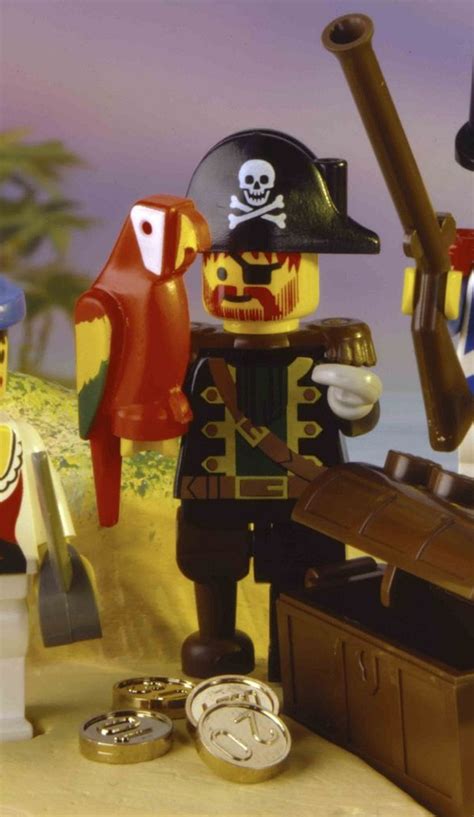 LEGO Ideas 21322 Pirates of Barracuda Bay: Meet the minifigures