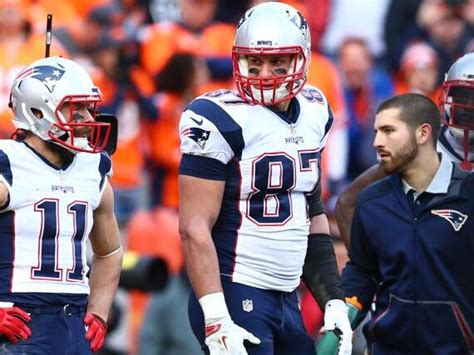 Former Patriots Julian Edelman Rob Gronkowski Share Thoughts On Aaron