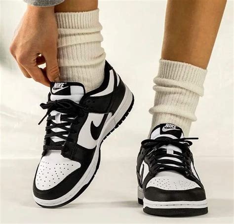 Nike Wmns Dunk Low White Black