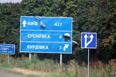 Дорожній знак заклеєний чорним кульком безкоштовна картинка - № 13256