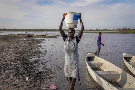 South Sudanese Flee Sudans Conflict Yet Return To Crisis Ap News