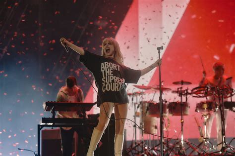 Hayley Williams Kicks Disruptive Paramore Fans Out Of Msg Yes I Will