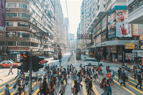 繁华香港街头的人流高清图片下载 正版图片500710069 摄图网