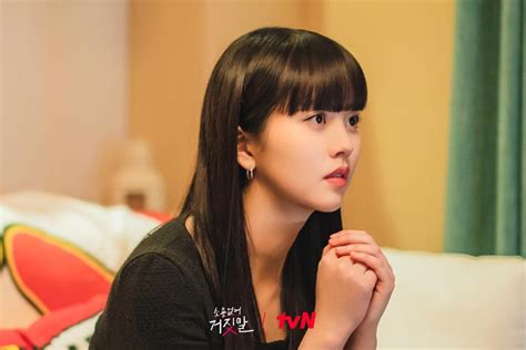 Kim So Hyun Is Intrigued By Her Mysterious Neighbor Hwang Minhyun In