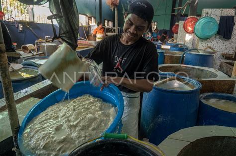 Dampak Kenaikan Harga Kedelai ANTARA Foto