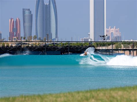 Abu Dhabi Kelly Slater Testa L Onda Artificiale Pi Grande Del Mondo