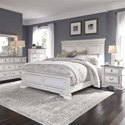 23+ White farmhouse bedroom furniture ideas | farmhousestyle