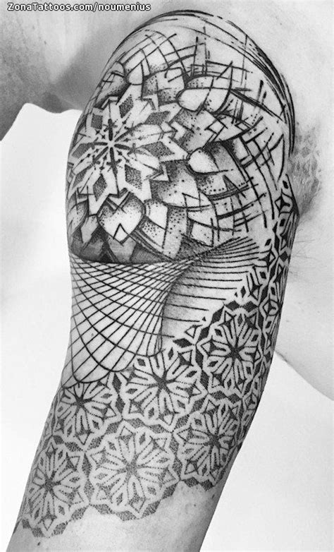 Tatuaje de Geométricos Hombro Mándalas ZonaTattoos Tatuajes