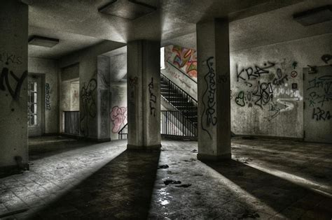 Premium Photo Sunlight Falling On Old Abandoned Building