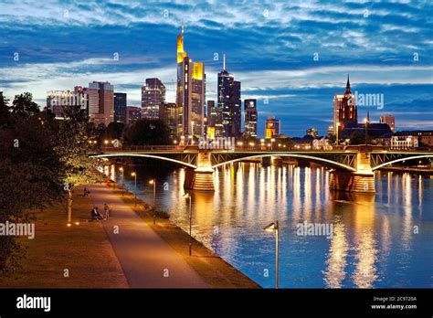 Paysage Urbain De Francfort Banque Dimage Et Photos Alamy