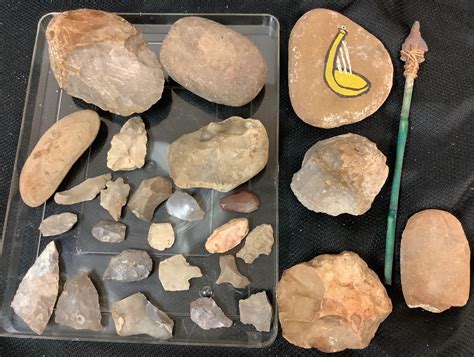 Lot Lot Of 28 Prehistoric Native American Artifacts Including Partial