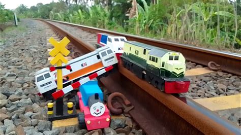 Drama Mencari Dan Menemukan Kereta Api Kayu Lokomotif Cc206 Cc203 Cc201