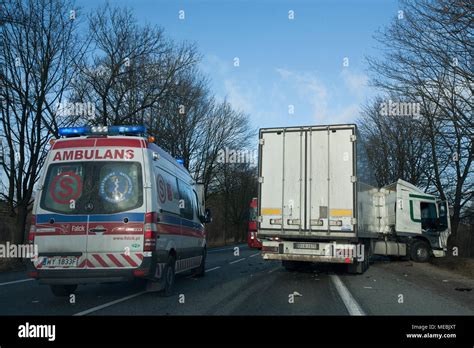 Ambulance Stretcher Accident Hi Res Stock Photography And Images Alamy