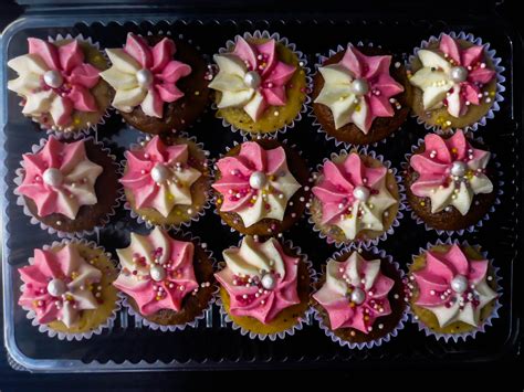 Minicupcakes Y Cupcakes Con Crema Caprichitos Dulces