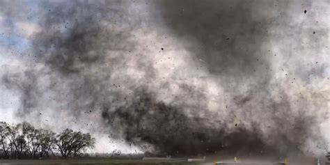 Los 5 videos más brutales de los tornados que tocaron tierra en EE UU