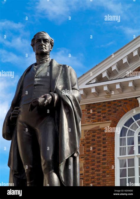 Sir Peel Statue Tamworth Staffordshire Hi Res Stock Photography And