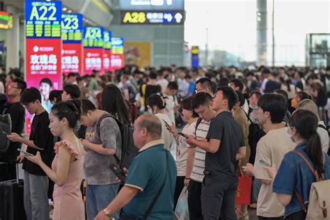 出发！五一小长假运输启动 各地火车站迎大客流 搜狐大视野 搜狐新闻