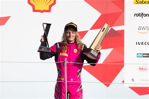 Doriane Pin Conquista T Tulo Do Trofeo Pirelli Autohebdo