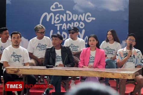 Film Mendung Tanpo Udan Kisah Romansa Yang Penuh Lika Liku