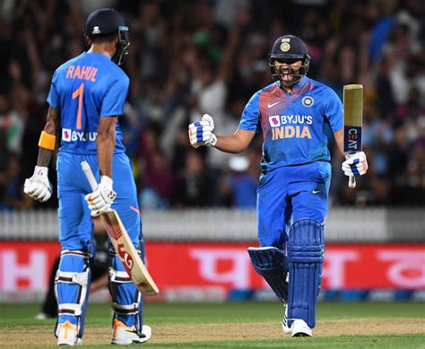 Nz Vs Ind 3rd T20i Rohit Sharma Slams 2 Sixes In Thrilling Super Over