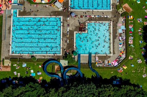 Hamm Von Oben Badeg Ste Auf Den Liegewiesen Am Schwimmbecken Des