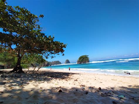 Pantai Watu Leter Lokasi Wisata Yang Cocok Bagi Kalian Yang Mencari