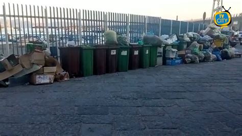 Torre Del Greco Rifiuti In Zona Porto La Situazione Non Cambia