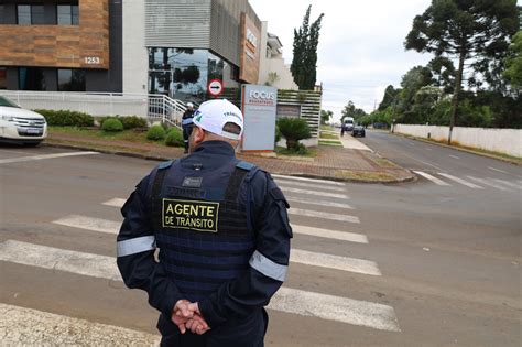 Novos agentes de trânsito passam por treinamento para conclusão de formação