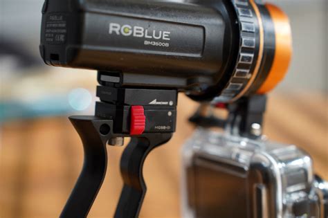 Goproにrgblueのライトとグリップを付けたダイビングの撮影セット 部長の水中写真と秘密のダイビングログ