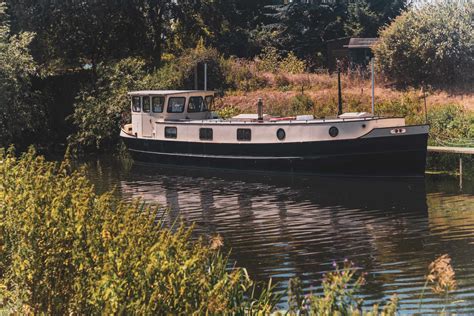 A Beginner S Guide To Buying A Houseboat Rest Less