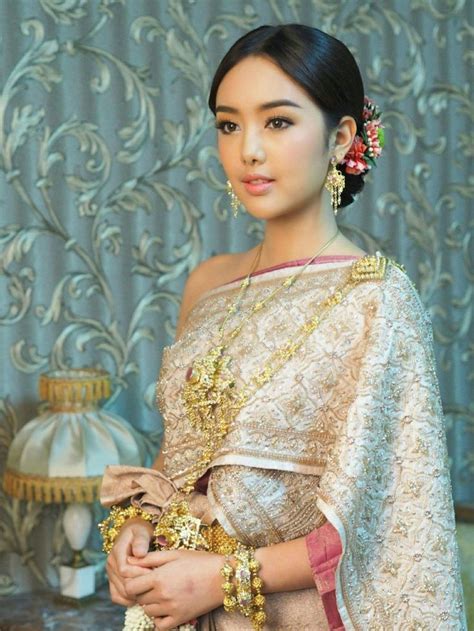 Pin By Priya Avi Sasi On Thai Traditional Dresses Beauty Model