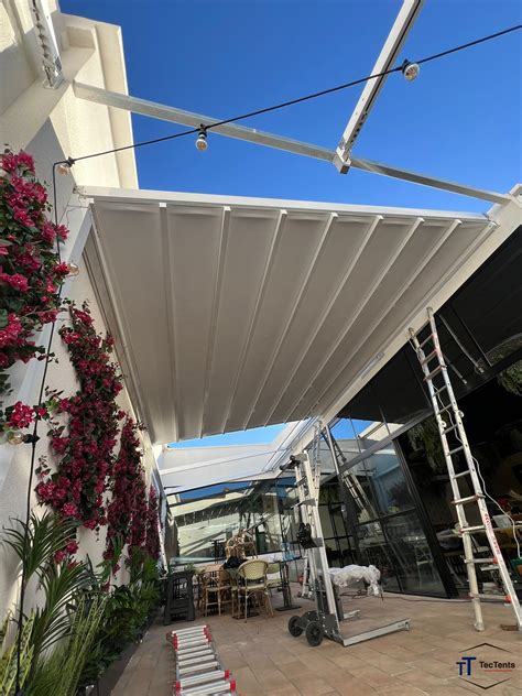 Pérgola retráctil con lona tensada Tec Tents SL