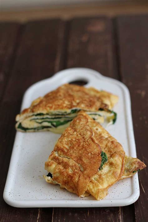 Keto Omelette with Cheese & Spinach