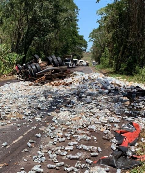 Carregado Bebidas Caminh O De Guaraciaba Tomba Na Sc R Dio