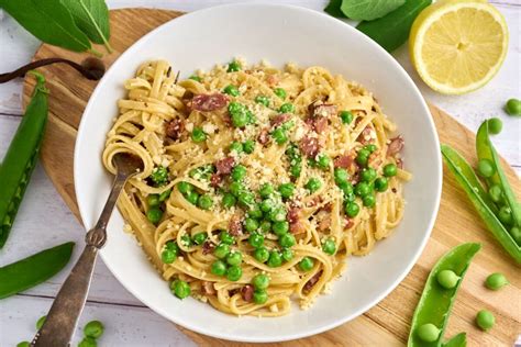 Pasta med bacon og ærter Opskrift på nem pastaret