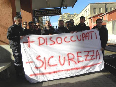 La Protesta Dei Precari Interromperemo Il Servizio Live Sicilia