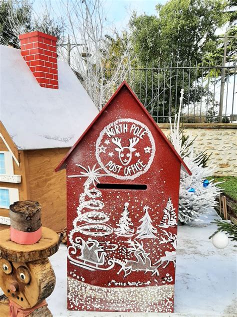 L HÔTEL DE VILLE A REVÊTU SES HABITS DE NOËL Bienvenue sur le site