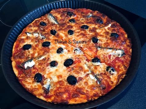 Recette de Pizza aux anchois par Délices Saveurs