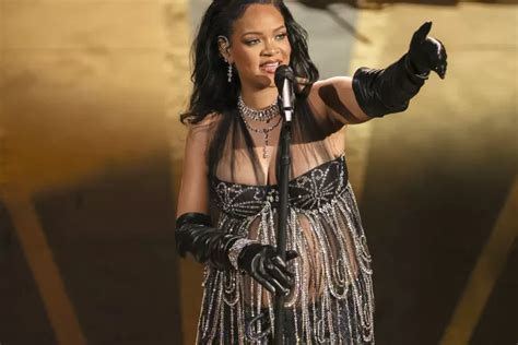 Potret Rihanna Nyanyikan Lift Me Up Di Oscar 2023 Jadi Sorotan