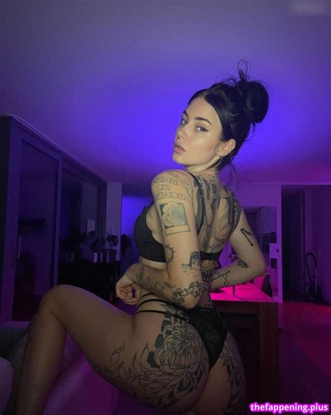 Messygirlnextdoor Naked Hugs Naked Hugs Aka Sam Nude Onlyfans Photo